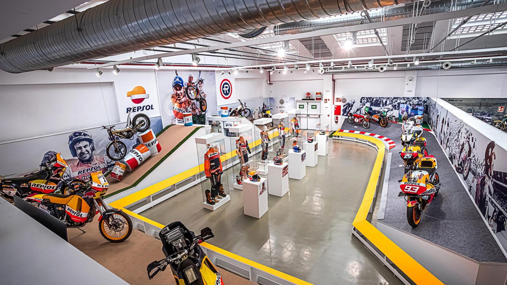 Exposición de Repsol en el Museo de la Moto 'Made in Spain' de Alcalá de Henares.