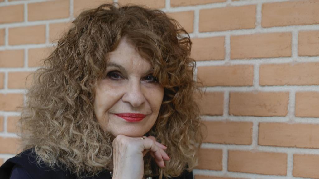 Gioconda Belli durante la presentación en rueda de prensa de su nueva novela, 'Un silencio lleno de murmullos', este miércoles en la Biblioteca Eugenio Trías de El Retiro, en Madrid. Foto: EFE/ Zipi Aragon