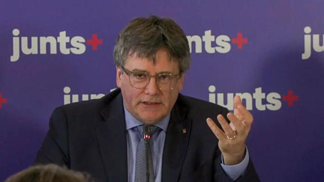 El expresidente de la Generalitat de Cataluña Carles Puigdemont interviene en las jornadas de trabajo de Junts en Waterloo (Bélgica) este miércoles.