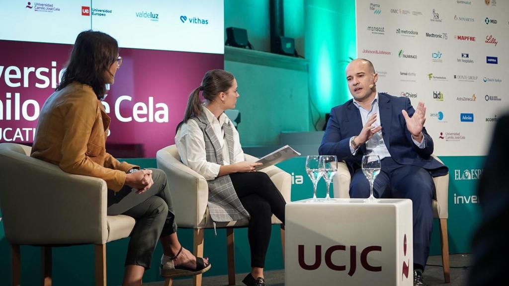 María Altarriba, Immunoassay and Molecular Portfolio Solutions manager de Siemens Healthineers  y  Alberto Alonso, subdirector del Departamento de Radiología de la Clínica Universidad de Navarra (CUN)  y responsable asistencial en la sede de Madrid.