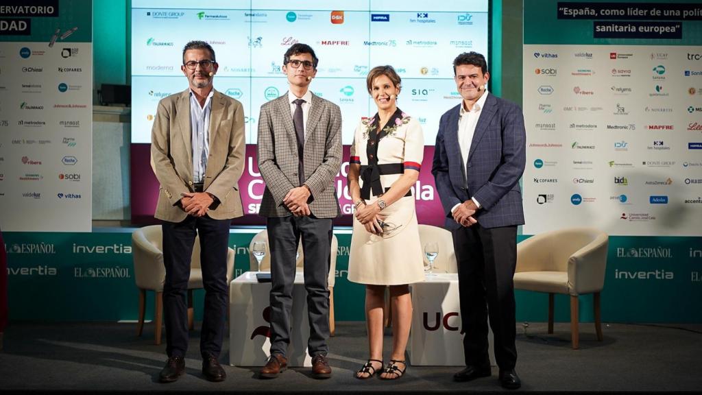 De izquierda a derecha, José Antonio Sacristán, director médico de Lilly España, Portugal y Grecia; Marcos Domínguez, redactor de Ciencia de EL ESPAÑOL; Lisa Hill, directora general de Johnson & Johnson Medtech España; y Rodrigo Gribble, director general de Novo Nordisk.