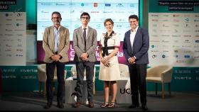 De izquierda a derecha, José Antonio Sacristán, director médico de Lilly España, Portugal y Grecia; Marcos Domínguez, redactor de Ciencia de EL ESPAÑOL; Lisa Hill, directora general de Johnson & Johnson Medtech España; y Rodrigo Gribble, director general de Novo Nordisk.