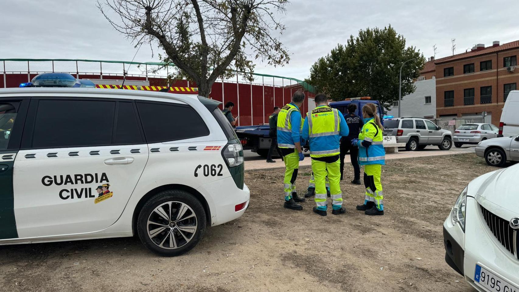 La Guardia Civil y el personal de Summa 112 en el lugar de los hechos.