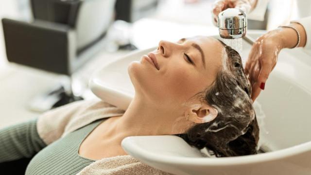 Mujer en la peluquería.