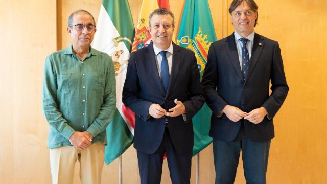 Imagen del encuentro entre el presidente de la Diputación de Sevilla y los rectores.