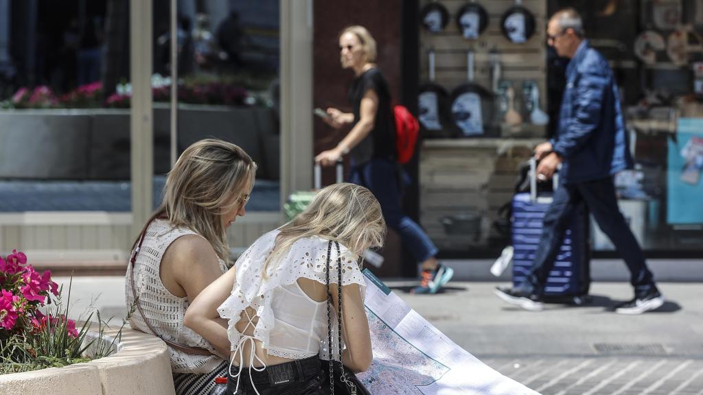 Varios turistas en Valencia.