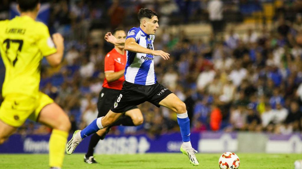 Colomina durante el derbi ante el Intercity esta temporada.