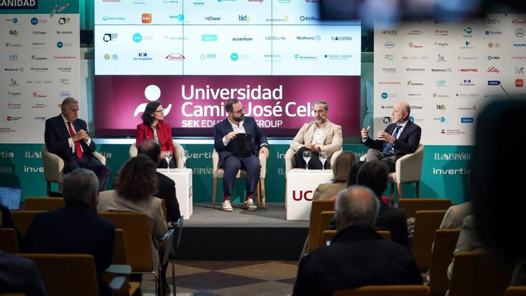 Un momento durante la mesa redonda Formación sanitaria, formación de grado.