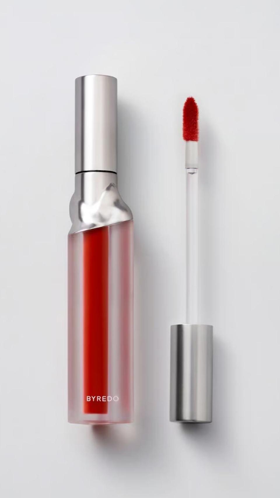 Labial líquido mate de Byredo.