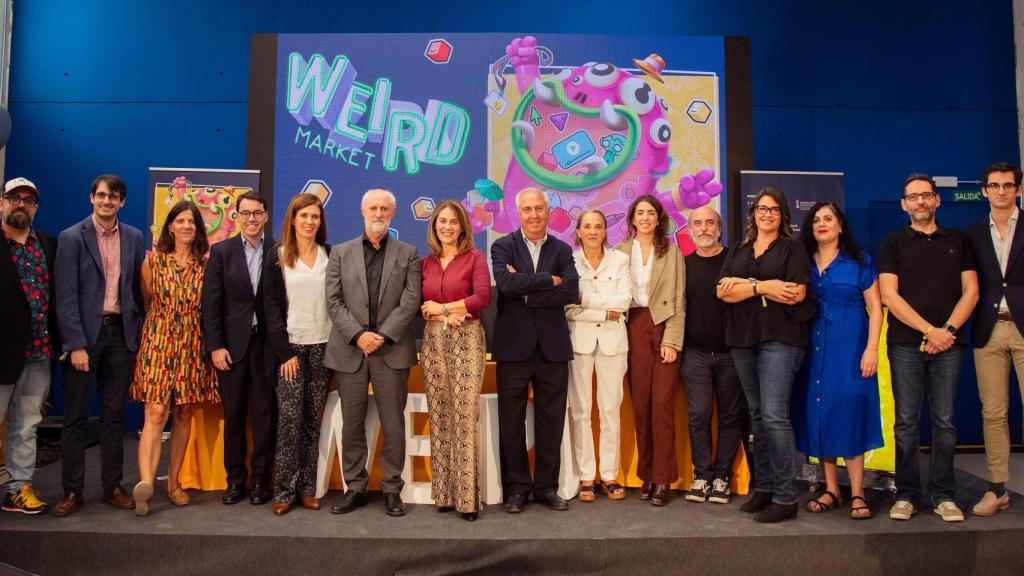 Organizadores y autoridades en Weird Market y Weird Invest 2024 en Valencia.