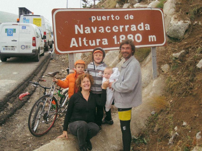 Iván Romeo con su familia en Navacerrada