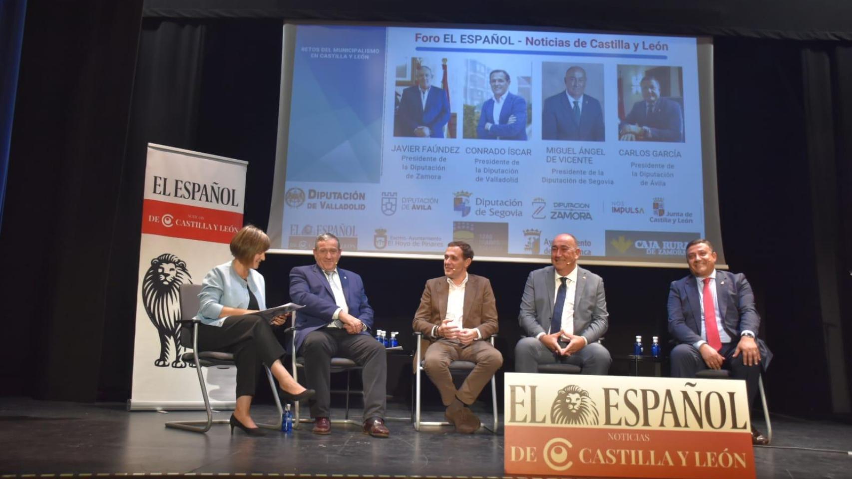 Silvia García, directora de EL ESPAÑOL Noticiascyl, Javier Faúndez Domínguez, presidente de la Diputación de Zamora, Conrado Íscar Ordóñez, presidente de la Diputación de Valladolid, Miguel Ángel de Vicente Martín, presidente de la Diputación de Segovia y Carlos García González, presidente de la Diputación de Ávila durante la Mesa Desafíos de las Diputaciones Provinciales.