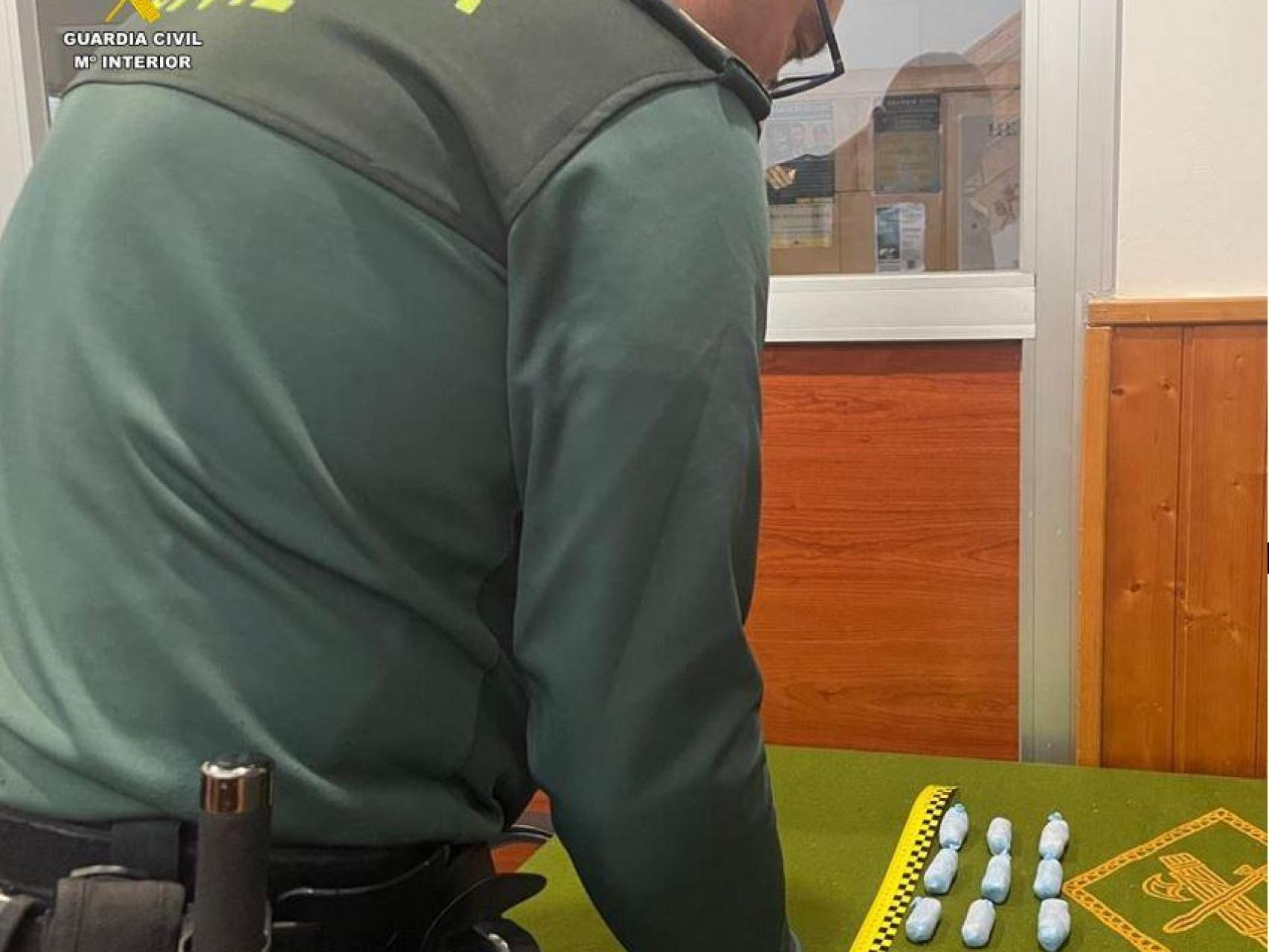 Imagen del material intervenido por la Guardia Civil