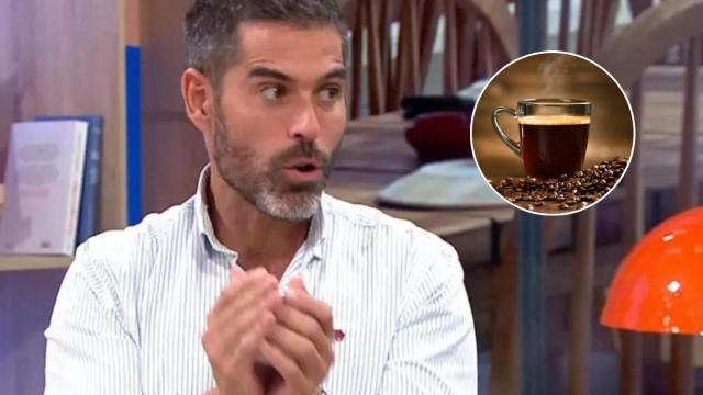 El nutricionista Pablo Ojeda junto a un café.