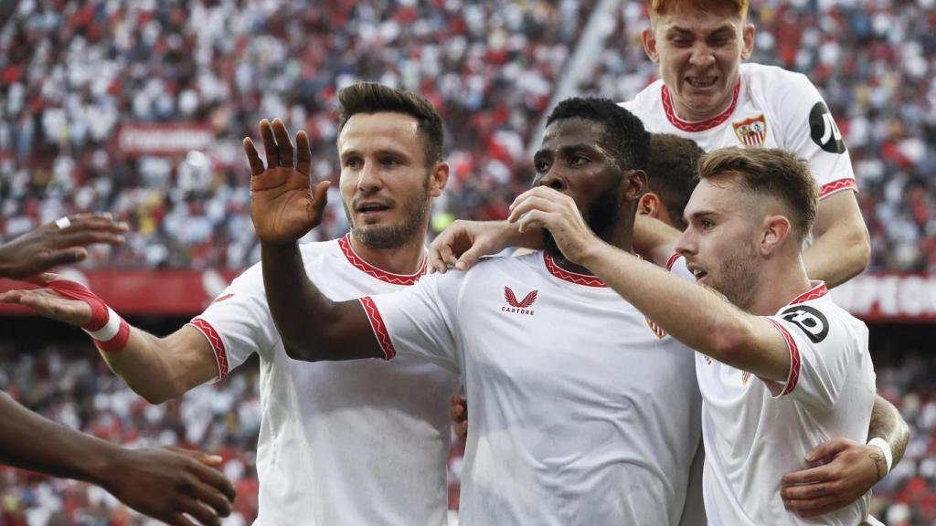 Jugadores del Sevilla FC celebran un gol