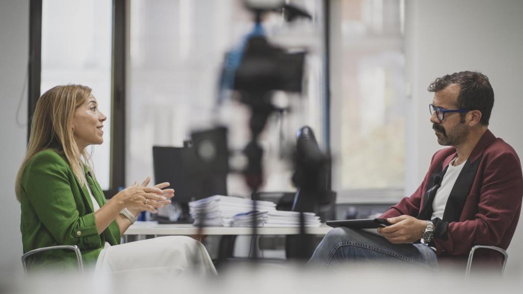 Ana Alós durante su entrevista con Alberto D. Prieto, subdirector de EL ESPAÑOL.