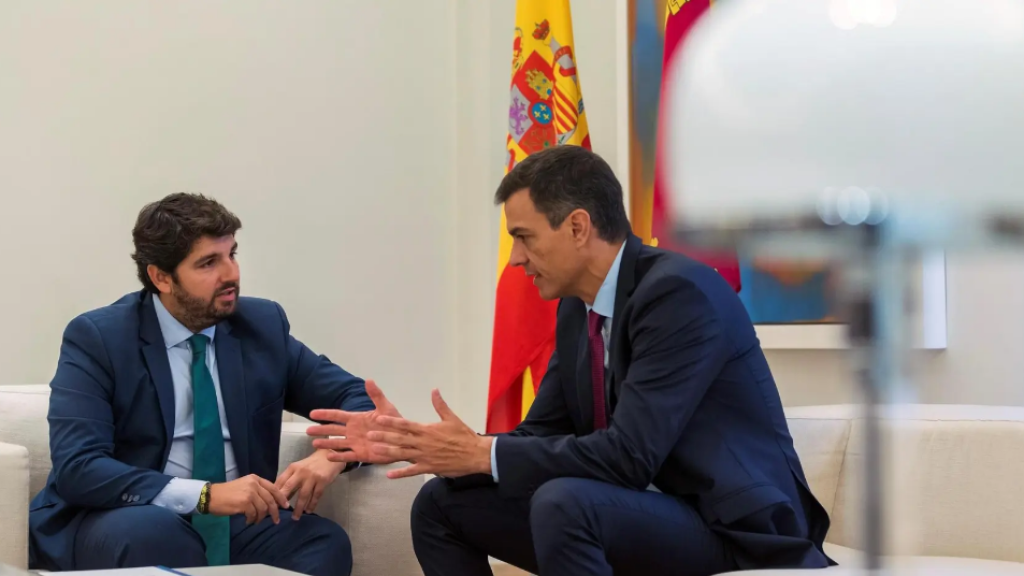 Fernando López Miras y Pedro Sánchez, el 18 de septiembre de 2018, en la última audiencia que ambos mantuvieron en el Palacio de la Moncloa.