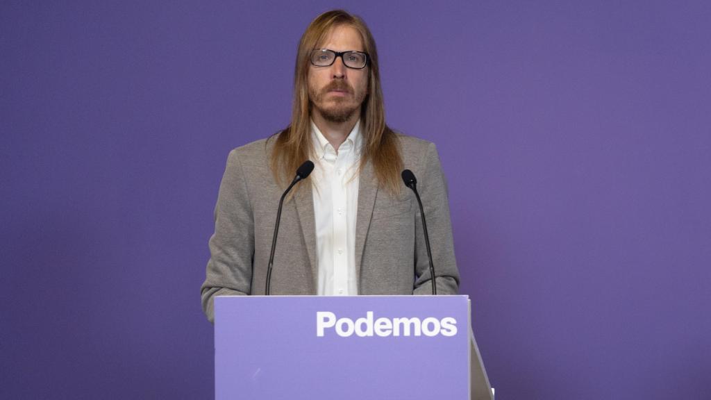 El secretario de Organización de Podemos, Pablo Fernández, y la portavoz del partido, María Teresa Pérez