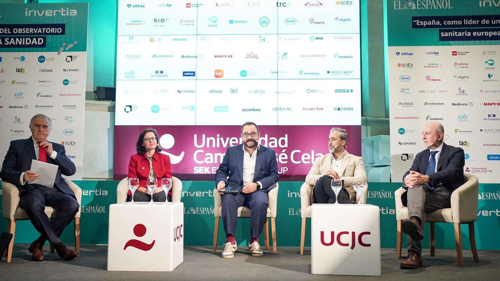 Imagen de la mesa redonda 'Formación sanitaria, formación de grado', en la apertura de la cuarta jornada del V Observatorio de la Sanidad 'España, como líder de una política sanitaria europea'.