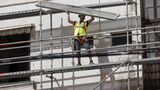 Obreros trabajando en España