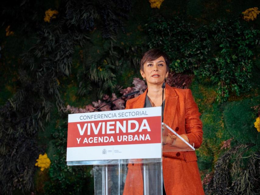 La ministra de Vivienda, Isabel Rodríguez, durante una rueda de prensa, antes de la Conferencia Sectorial de Vivienda con los responsables autonómicos, en la sede del Ministerio, este jueves en Madrid.