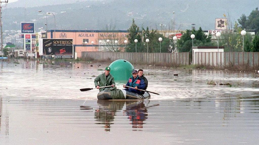 Imagen de una de las grandes inundaciones provocada por la crecida del río Guadalhorce, en Málaga.