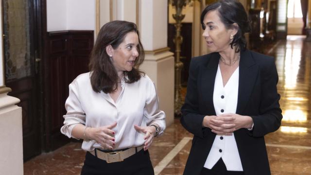 Inés Rey e Isabel Pardo de Vera, en abril en el concello.