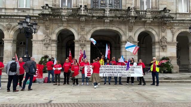 Conserjes de instalaciones deportivas se manifiestan en A Coruña