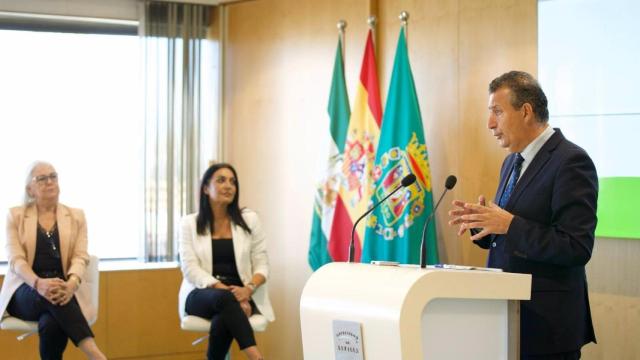 El socialista Javier Fernández, presidente de la Diputación de Sevilla, en la presentación del presupuesto para 2025