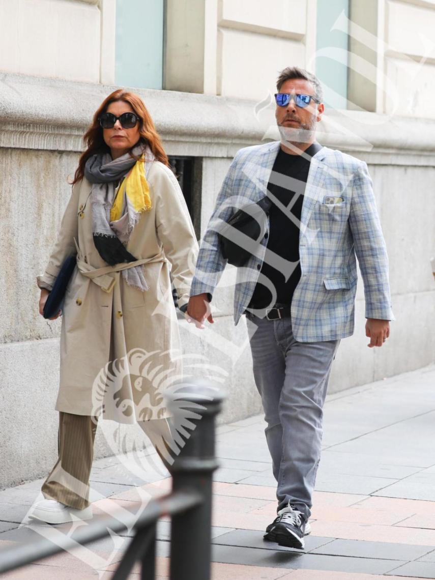 Carlos Latre y Yolanda Marcos en una imagen por la calles de Madrid.