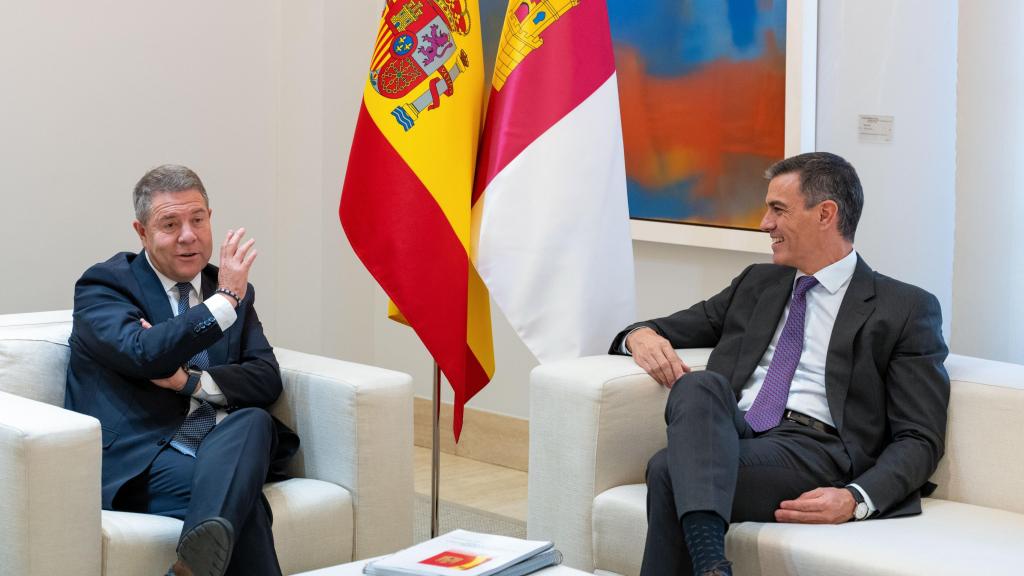 Pedro Sánchez ha recibido este viernes a Emiliano García-Page en la Moncloa.