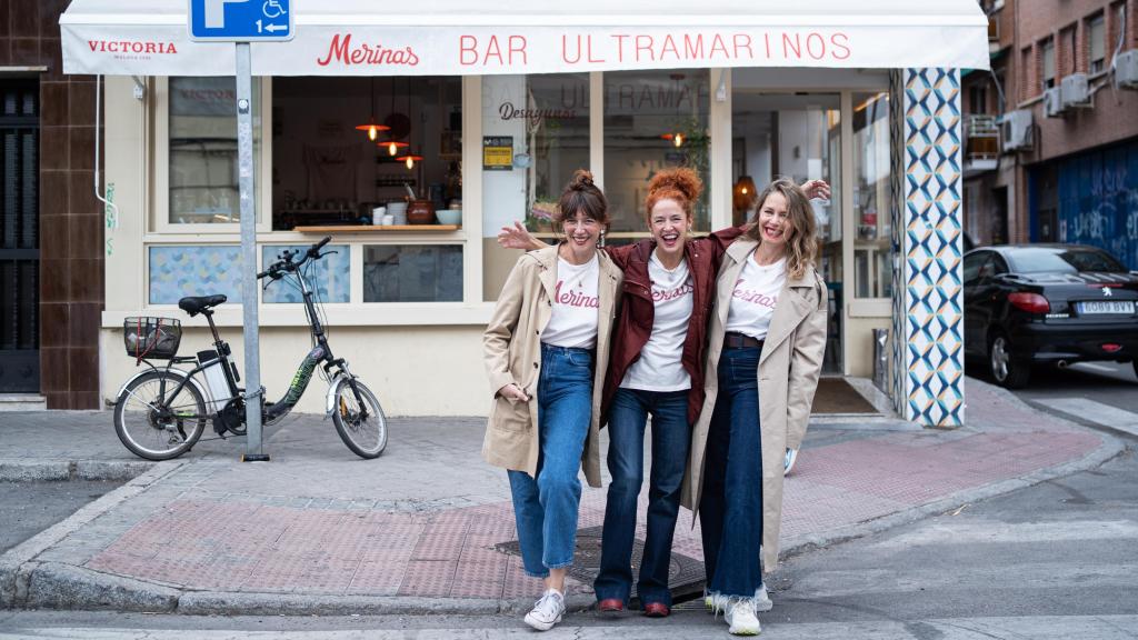 Lisi Linder, Lorena Loma y Marta Belenguer, en Merinas Bar (calle Alférez Juan Usera, 42).