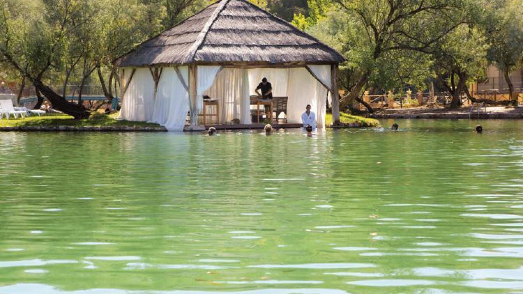 Lago de aguas termales.