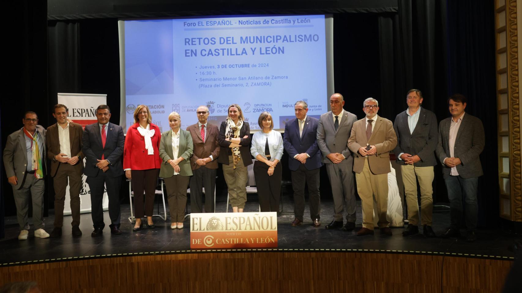 Foto de familia del foro 'Retos del municipalismo en Castilla y León', organizado por EL ESPAÑOL - CyL