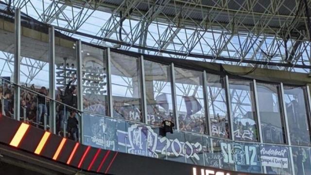 Imagen de los ultras del Anderlecht en la grada de Anoeta.