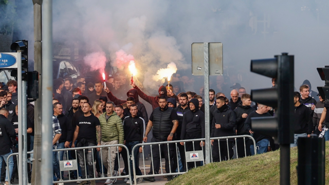 Aficionados del Anderlecht llegan al estadio Reale Arena de San Sebastián