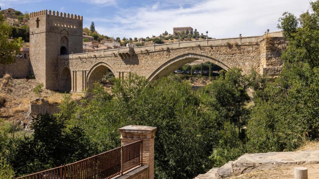 La propuesta de Vox de construir un teleférico entre los puentes sólo resultó acogida por el PP, su socio de Gobierno en Toledo.