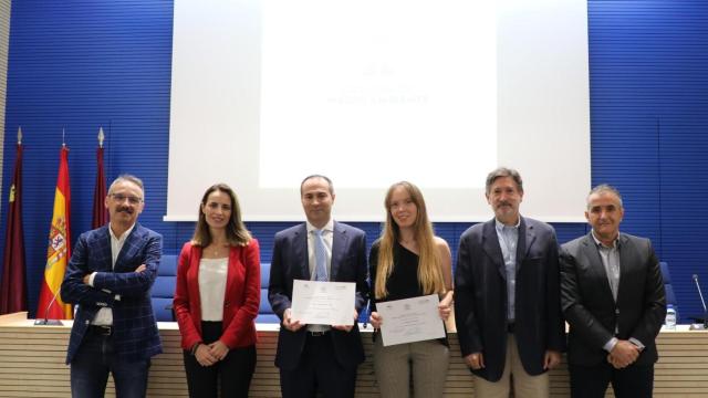 Ana Moreno y Cristian Pérez (c) se alzan con la Cátedra de Medio Ambiente Mare Nostrum del puerto de Cartagena