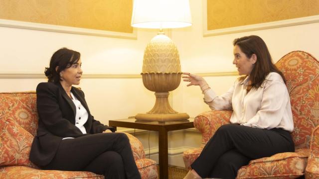 Isabel Pardo de Vera e Inés Rey, reunidas en abril en el concello.