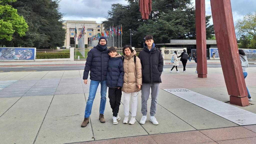 Carmen con su familia en un viaje a Ginebra.