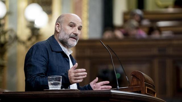 El diputado del BNG, Néstor Rego, durante una sesión plenaria en el Congreso de los Diputados, a 26 de septiembre de 2024, en Madrid