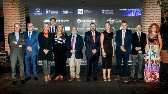 Los galardonados tras la entrega de premios.