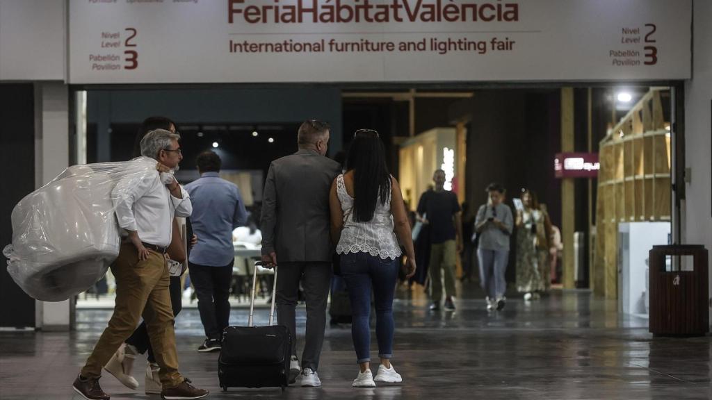 Asistentes acuden a Feria Hábitat 2024, evento que tuvo lugar en Feria Valencia. Rober Solsona/Europa Press