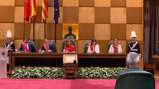 Acto de entrega de la Medalla de Oro, en el Ayuntamiento de Zaragoza.