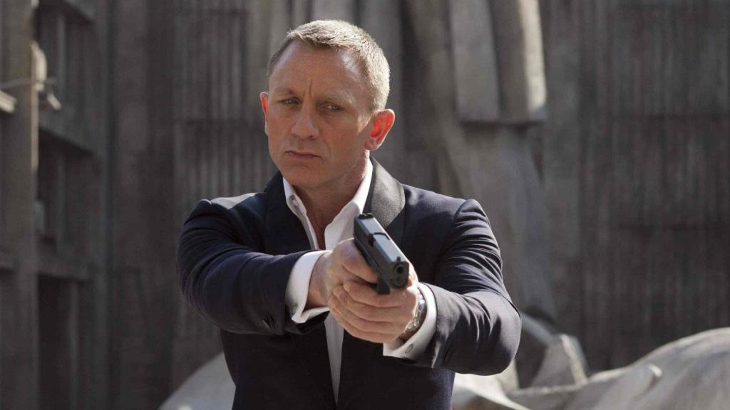 Daniel Craig interpretando a James Bond