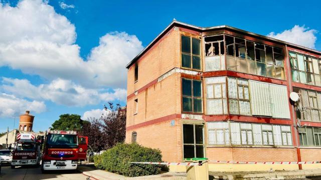 Imagen de la vivienda incendiada este viernes en el municipio vallisoletano de Pedrajas de San Esteban