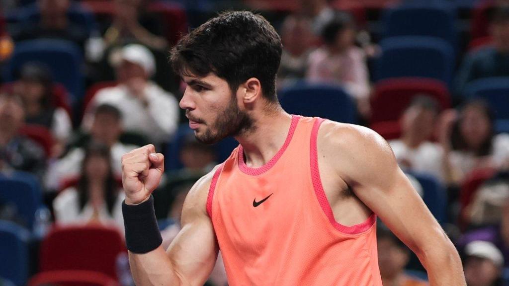 Carlos Alcaraz celebra en el Masters 1.000 de Shanghái