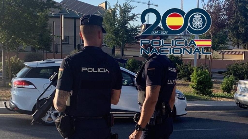 Policías nacionales en Granada.