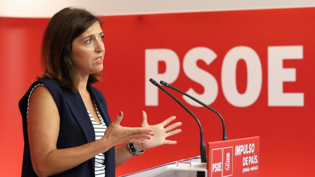 La portavoz del PSOE, Esther Peña, durante una rueda de prensa