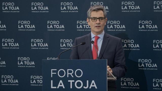 El ministro de la Presidencia, Relaciones con las Cortes y Justicia, Félix Bolaños, interviene durante la clausura del Foro La Toja, a 5 de octubre de 2024, en la Illa de Toxa, Pontevedra, Galicia